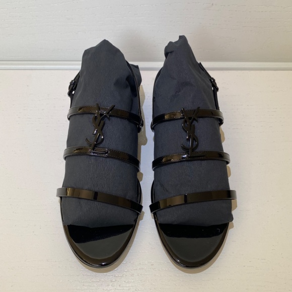 CASSANDRA FLAT SANDALS IN PATENT LEATHER WITH BLACK MONOGRAM - Picture 4 of 6